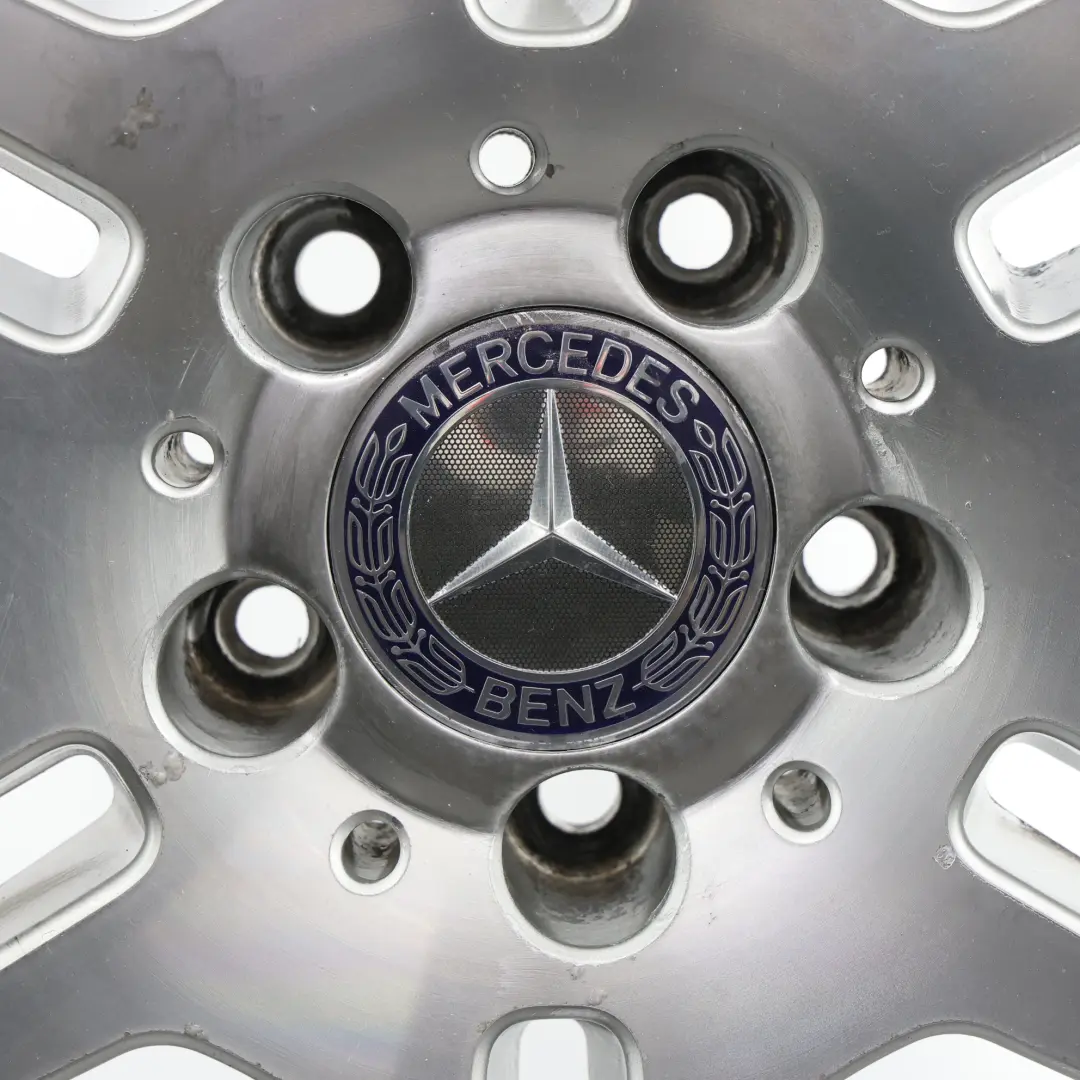 Jante De Roue Arrière En Alliage Argent 18" ET:54 9J pour Mercedes W212 à propos du numéro de pièce A2124012402 Mercedes W212 Jante De Roue Arrière En Alliage Argent 18" ET:54 9J - SKU A2124012402-1 - Numéro de pièce A2124012402