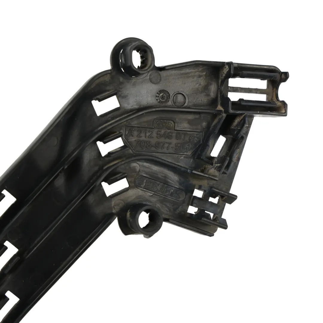 Staffa Guida Cablaggio Assale Posteriore Sinistra per Mercedes W212 C218 con numero di parte A2125460743 Mercedes W212 C218 Staffa Guida Cablaggio Assale Posteriore Sinistra - SKU A2125460743 - Numero di parte A2125460743