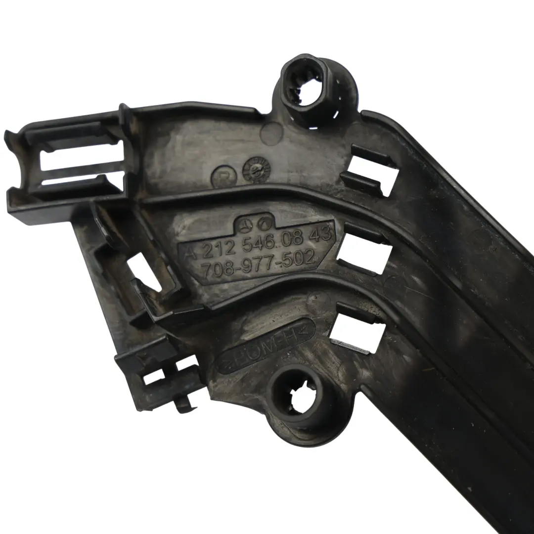 Staffa Guida Cablaggio Asse Posteriore Destro per Mercedes W212 C218 con numero di parte A2125460843 Mercedes W212 C218 Staffa Guida Cablaggio Asse Posteriore Destro - SKU A2125460843 - Numero di parte A2125460843