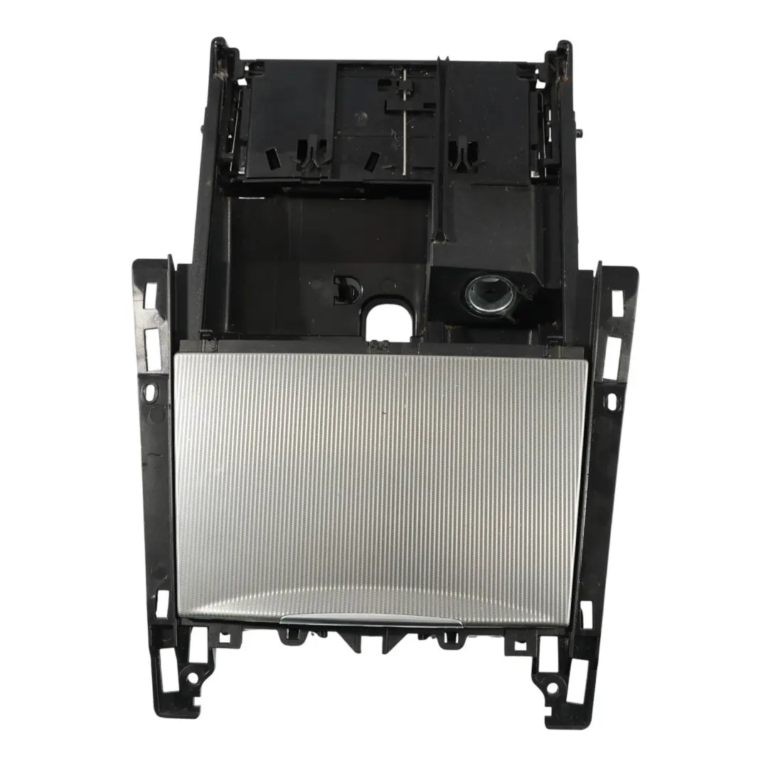 Mittelkonsole Aschenbecher Abdeckung Silber für Mercedes W212 mit Teilenummer A2126809750 Mercedes W212 Mittelkonsole Aschenbecher Abdeckung Silber - SKU A2126809750-2 - Teilenummer A2126809750