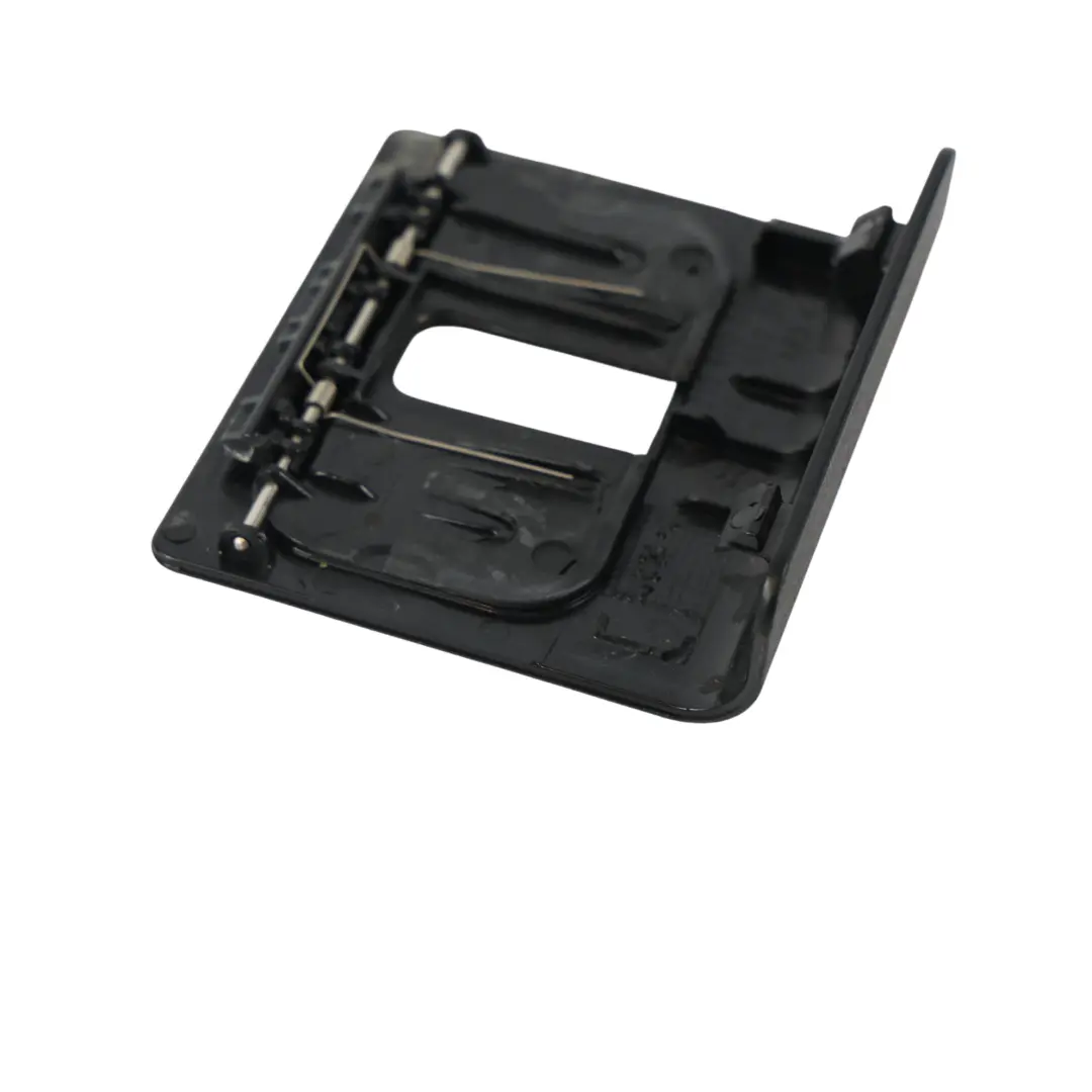 Copertura Plastica Serratura Bordo Bagagliaio per Mercedes W212 con numero di parte A2126900007 Mercedes W212 Copertura Plastica Serratura Bordo Bagagliaio - SKU A2126900007 - Numero di parte A2126900007