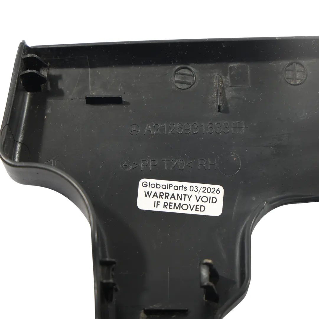 Cubierta Bisagra Portón Trasero Derecho para Mercedes S212 con número de pieza A2126931633 Mercedes S212 Cubierta Bisagra Portón Trasero Derecho - SKU A2126931633 - Número de pieza A2126931633