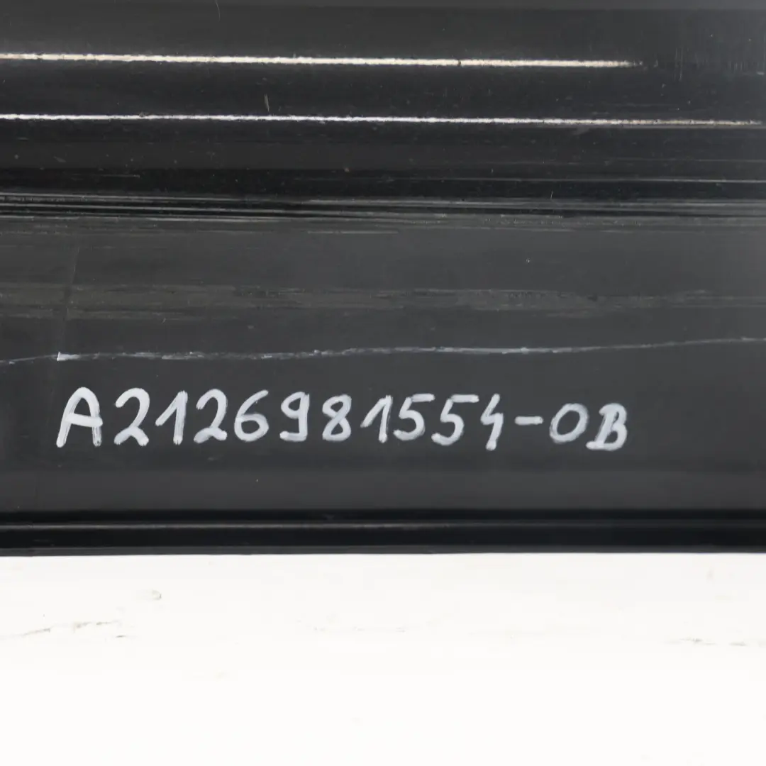 Battitacco Porta AMG Destro Nero Obsidian Metallizzato 775 per Mercedes W212 con numero di parte A2126981554 Mercedes W212 Battitacco Porta AMG Destro Nero Obsidian Metallizzato 775 - SKU A2126981554-OB - Numero di parte A2126981554
