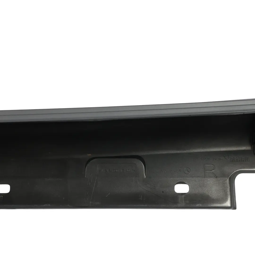 Prawa Nakładka Progowa Palladium Srebrny Metalik 792 do Mercedes W212 o numerze A2126981554 Mercedes W212 Prawa Nakładka Progowa Palladium Srebrny Metalik 792 - SKU A2126981554-PAL - Numer Części A2126981554
