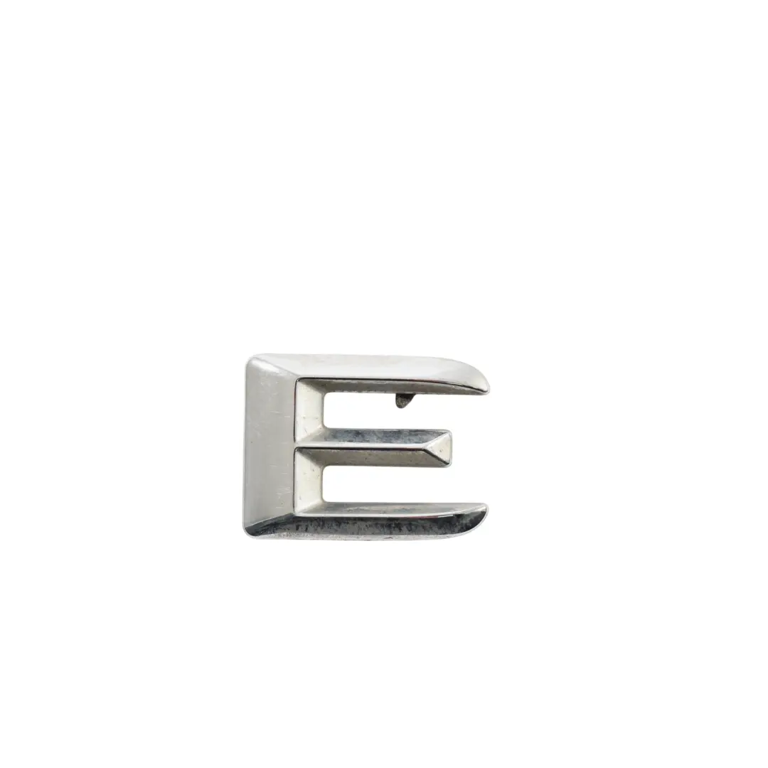 Mercedes C207 W212 E220 Badge Emblème Logo Chrome Hayon Arrière - SKU A2128174015 - Numéro de pièce A2128174015