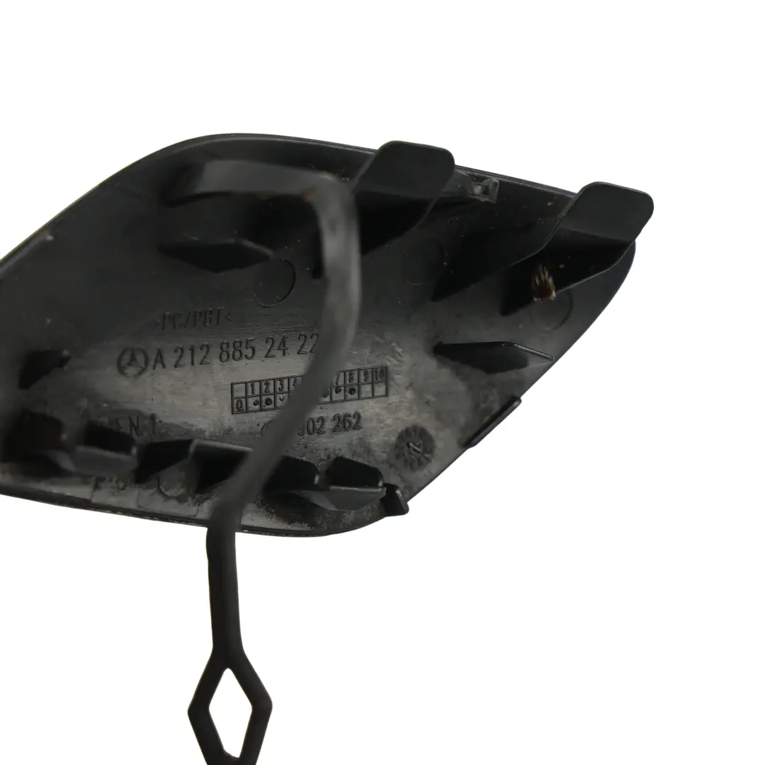 Cache Œillet Remorquage Pare-Chocs Avant Noir Obsidien pour Mercedes W212 à propos du numéro de pièce A2128852422 Mercedes W212 Cache Œillet Remorquage Pare-Chocs Avant Noir Obsidien - SKU A2128852422-OB - Numéro de pièce A2128852422