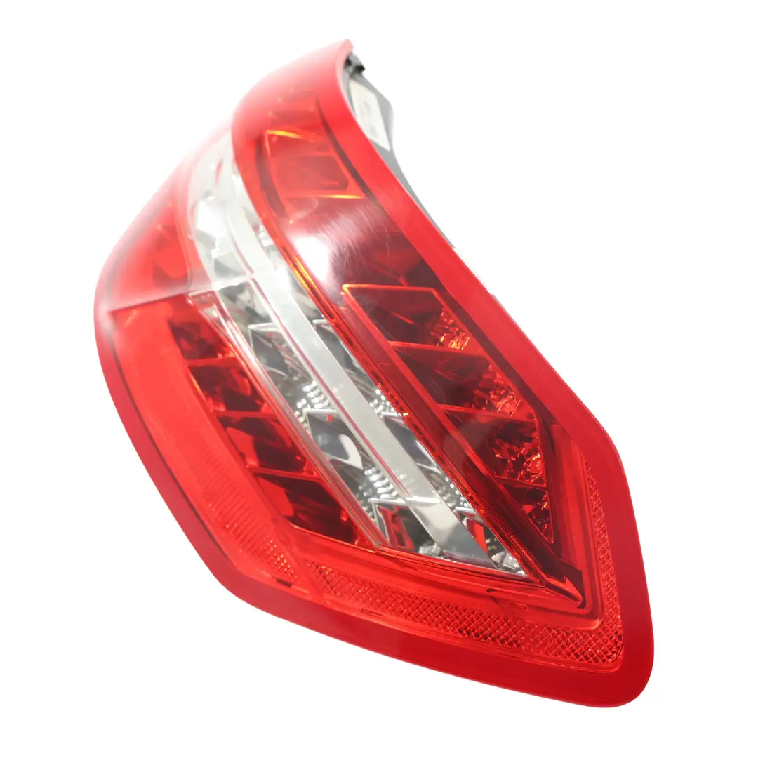 Lampa Tylna Panelu Bocznego DEPO Prawa do Mercedes W212 Saloon o numerze A2129060658 Mercedes W212 Saloon Lampa Tylna Panelu Bocznego DEPO Prawa - SKU A2129060658-2 - Numer Części A2129060658