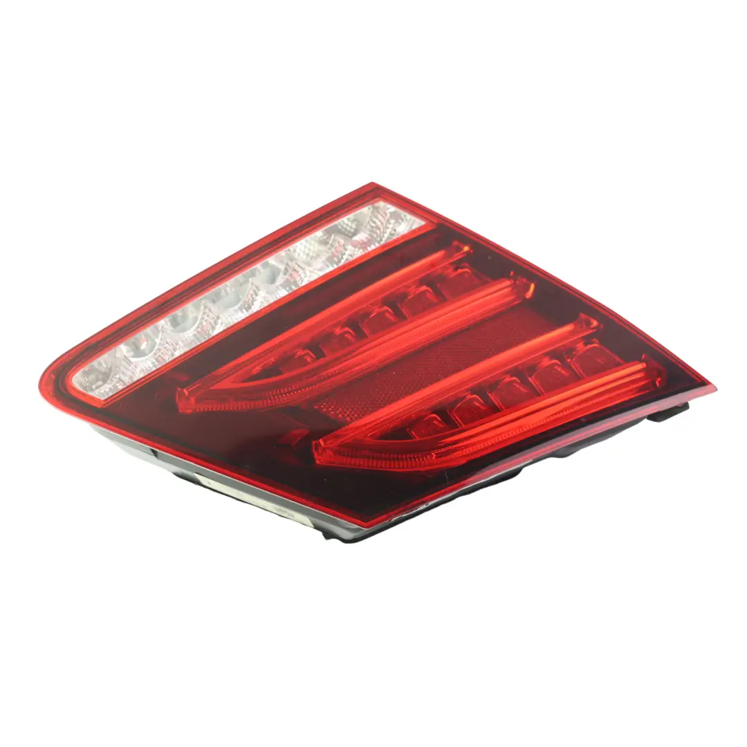 Lámpara Maletero Interior Izquierda para Mercedes S212 con número de pieza A2129061903 Mercedes S212 Lámpara Maletero Interior Izquierda - SKU A2129061903 - Número de pieza A2129061903