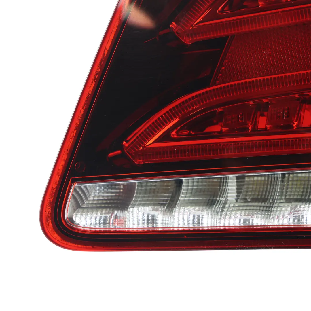 Luz Trasera Interior Maletero Derecha para Mercedes S212 con número de pieza A2129062003 Mercedes S212 Luz Trasera Interior Maletero Derecha - SKU A2129062003 - Número de pieza A2129062003