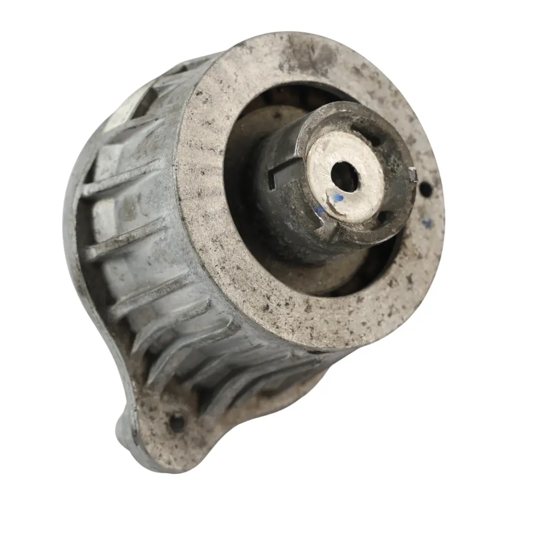 Wspornik Poduszki Silnika Prawa do Mercedes W205 W213 W238 o numerze A2132403500 Mercedes W205 W213 W238 Wspornik Poduszki Silnika Prawa - SKU A2132403500 - Numer Części A2132403500