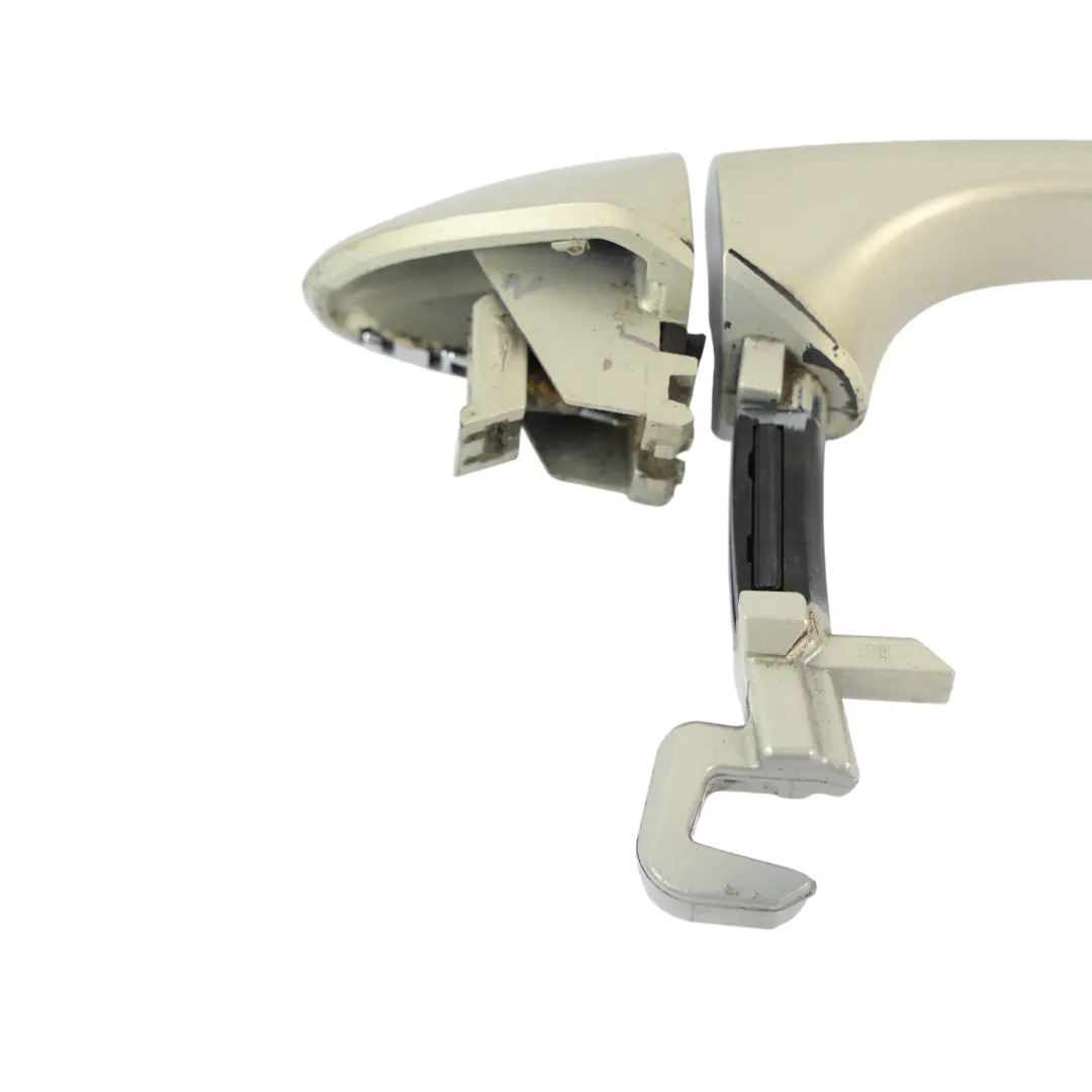 Tirador Puerta Trasera Derecha Designo Plata para Mercedes C219 con número de pieza A2197600270 Mercedes C219 Tirador Puerta Trasera Derecha Designo Plata - SKU A2197600270-SVR - Número de pieza A2197600270