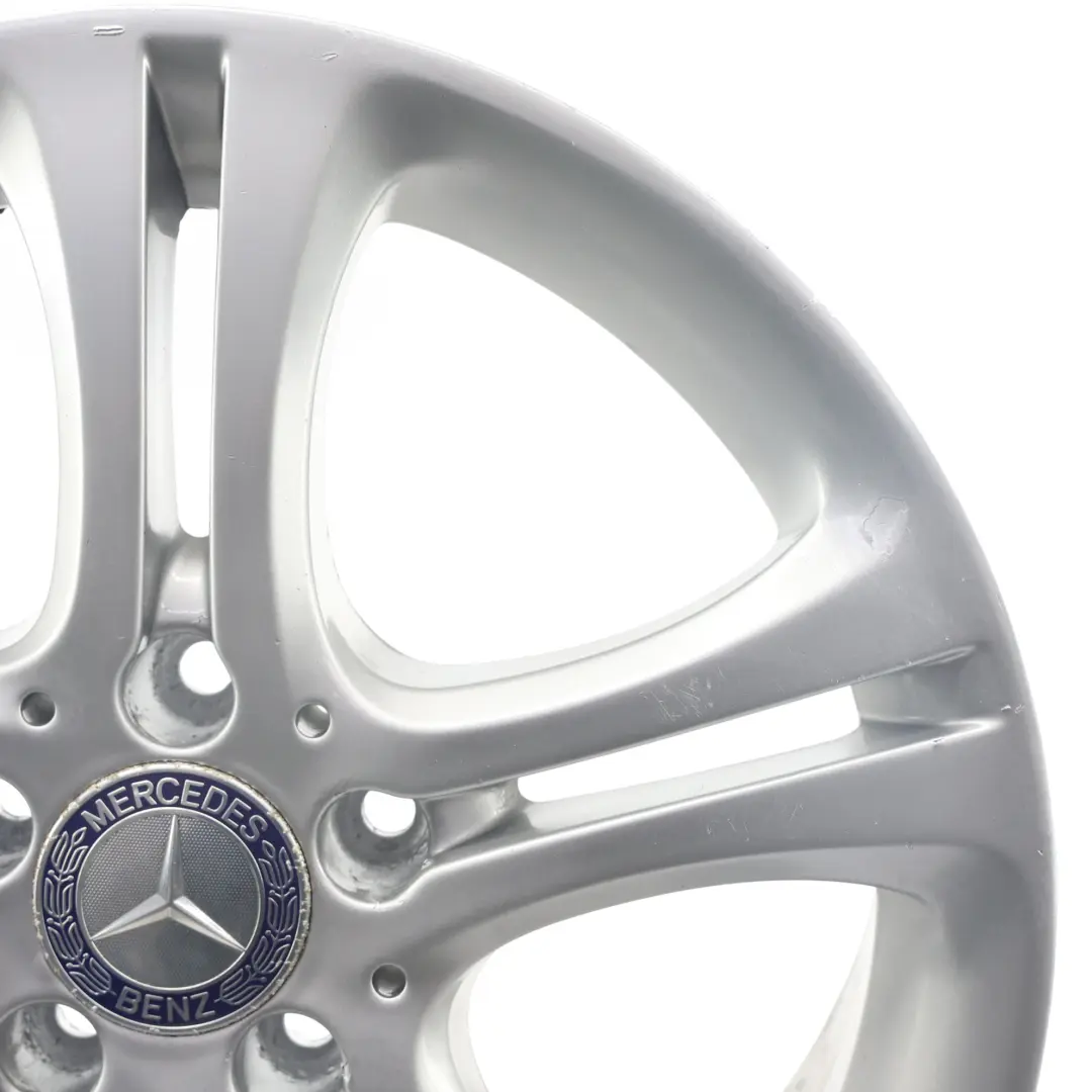 Srebrna Felga Aluminiowa 17" 7.5J ET:52.5 do Mercedes W176 W246 o numerze A2464011002 Mercedes W176 W246 Srebrna Felga Aluminiowa 17" 7.5J ET:52.5 - SKU A2464011002-1 - Numer Części A2464011002