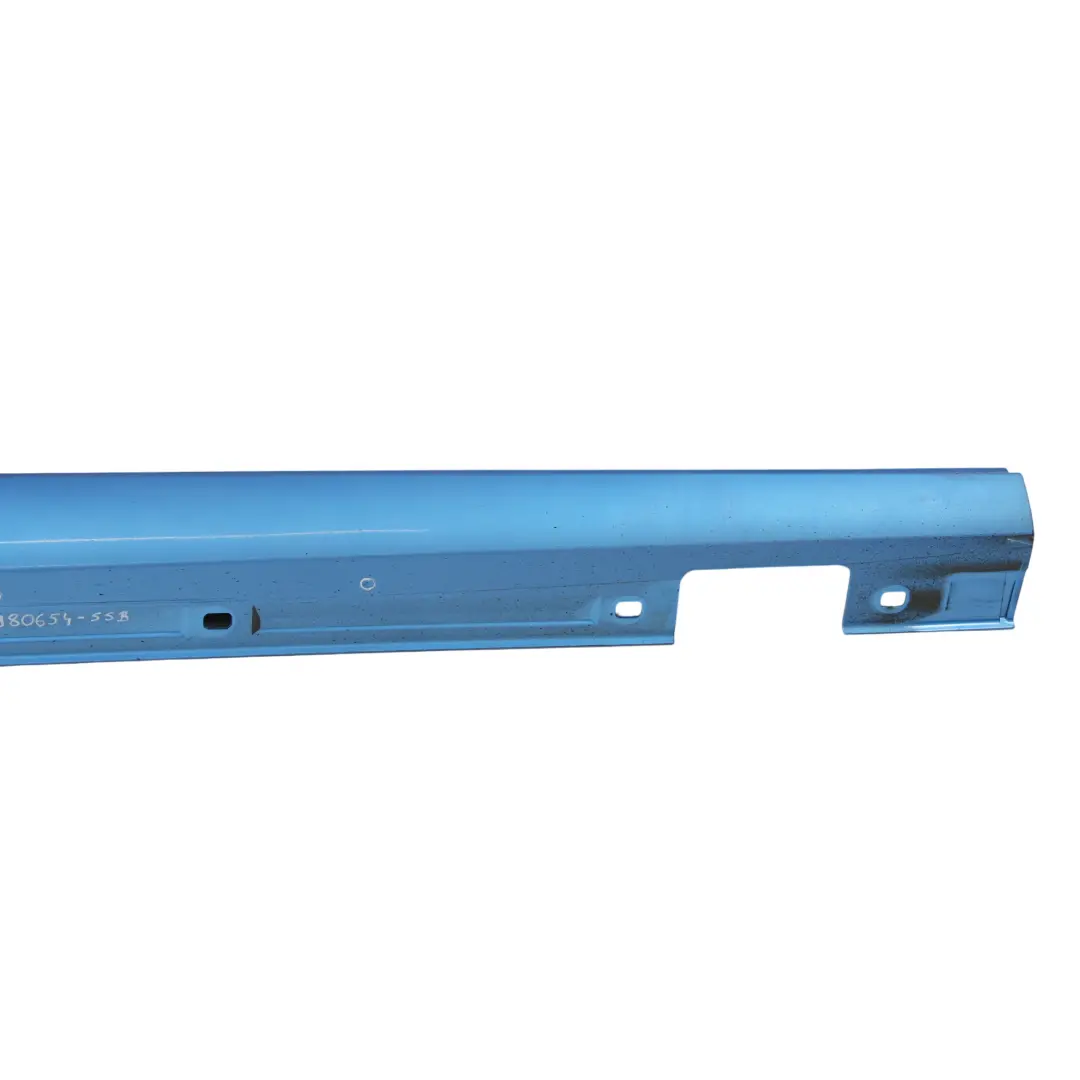 Türschwellerabdeckung rechts South Seas Blue - 162 für Mercedes W176 W246 mit Teilenummer A2466980654 Mercedes W176 W246 Türschwellerabdeckung rechts South Seas Blue - 162 - SKU A2466980654-SSB - Teilenummer A2466980654