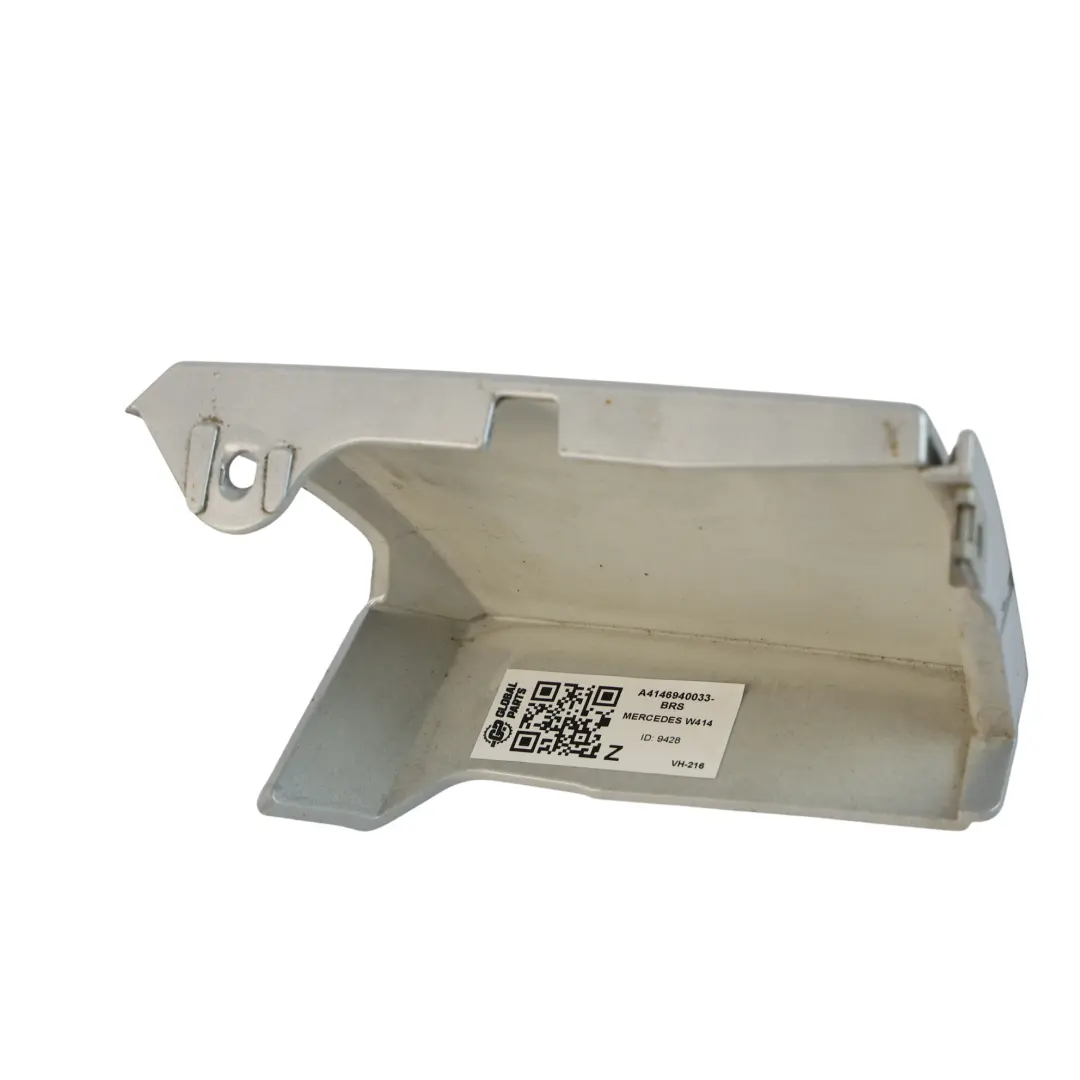 W414 Charnière Hayon Cache Garniture Gauche Argent pour Mercedes à propos du numéro de pièce A4146940033 Mercedes W414 Charnière Hayon Cache Garniture Gauche Argent - SKU A4146940033-BRS - Numéro de pièce A4146940033