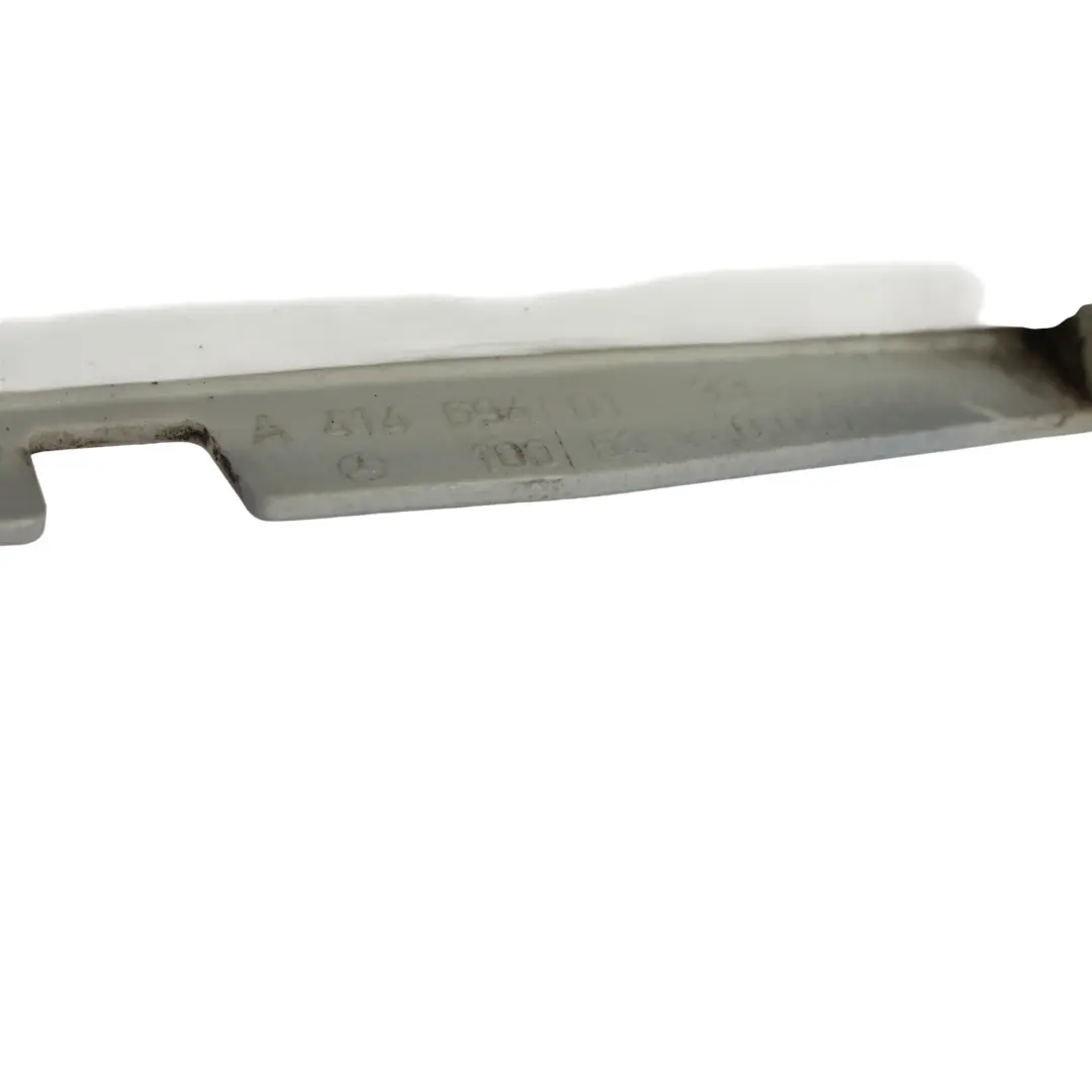 W414 Charnière Hayon Cache Garniture Droite Argent 9744 pour Mercedes à propos du numéro de pièce A4146940133 Mercedes W414 Charnière Hayon Cache Garniture Droite Argent 9744 - SKU A4146940133-BRS - Numéro de pièce A4146940133