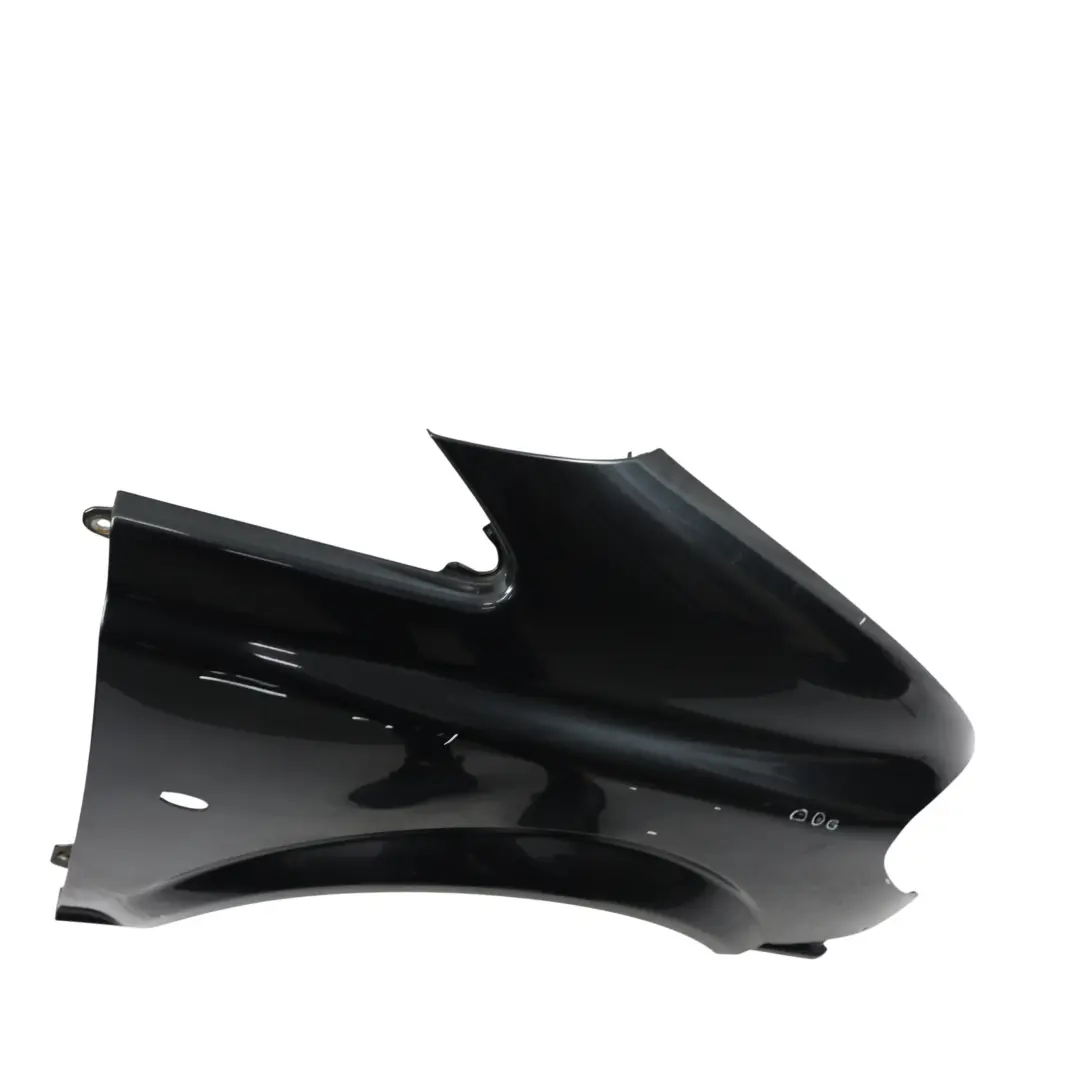 Parafango Anteriore Destro Nero Carbonio 040 per Mercedes Vito Viano W639 con numero di parte A6396305207 Mercedes Vito Viano W639 Parafango Anteriore Destro Nero Carbonio 040 - SKU A6396305207-CBL1 - Numero di parte A6396305207