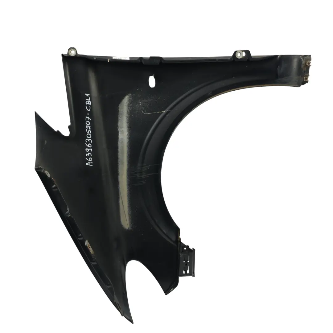 Panel Guardabarros Delantero Derecho Negro Carbono 040 para Mercedes Vito Viano W639 con número de pieza A6396305207 Mercedes Vito Viano W639 Panel Guardabarros Delantero Derecho Negro Carbono 040 - SKU A6396305207-CBL1 - Número de pieza A6396305207