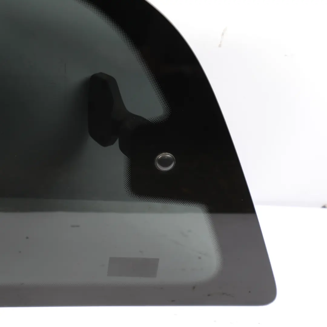 Vitre Latérale Arrière Gauche Teintée AS3 pour Mercedes W639 à propos du numéro de pièce A6396721013 Mercedes W639 Vitre Latérale Arrière Gauche Teintée AS3 - SKU A6396721013 - Numéro de pièce A6396721013