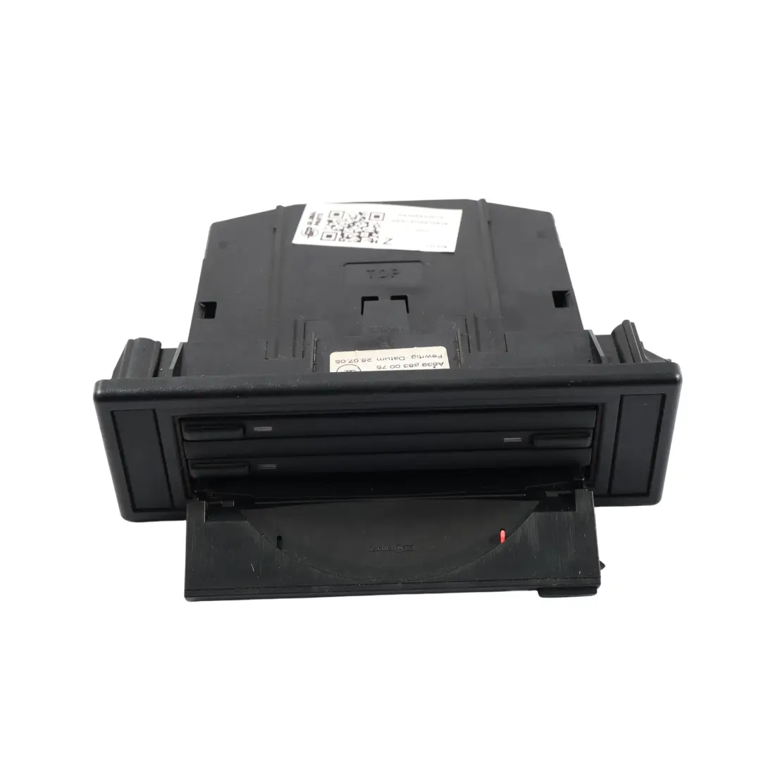 Pannello Cruscotto Vano CD Changer per Mercedes W639 con numero di parte A6396830075 Mercedes W639 Pannello Cruscotto Vano CD Changer - SKU A6396830075 - Numero di parte A6396830075