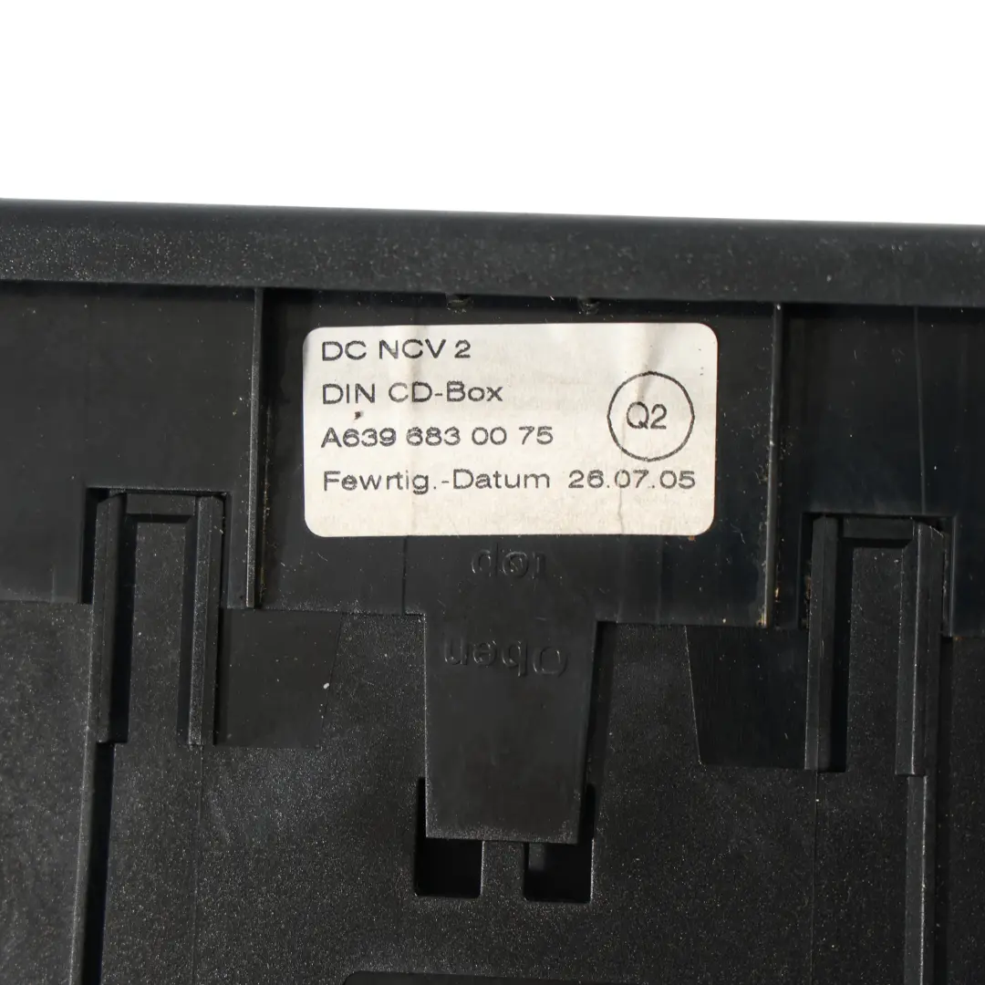 Armaturenbrett CD Wechsler Aufbewahrung Fach Box für Mercedes W639 mit Teilenummer A6396830075 Mercedes W639 Armaturenbrett CD Wechsler Aufbewahrung Fach Box - SKU A6396830075 - Teilenummer A6396830075