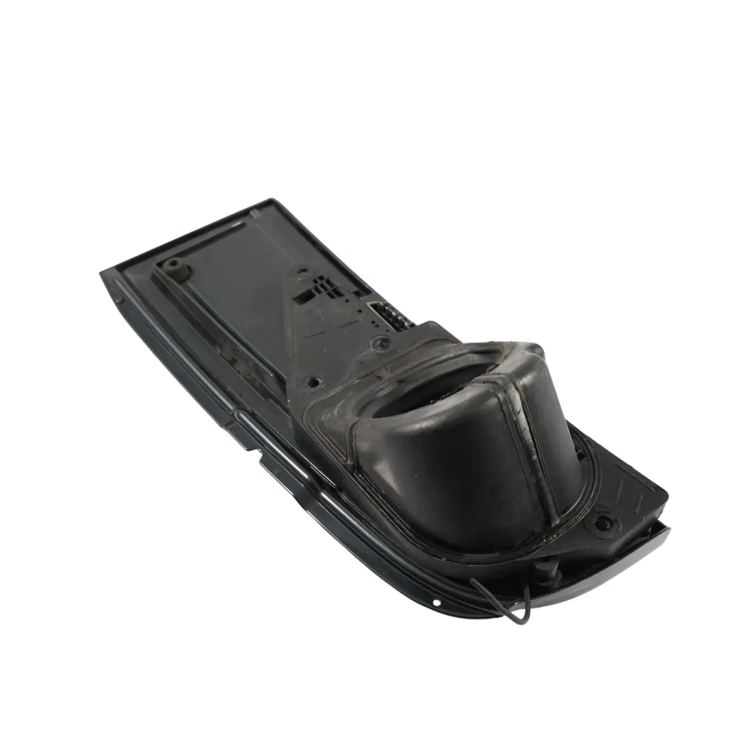 Mercedes Vito W639 Couvercle de trappe à carburant noir carbone 040 - SKU A6397500304-CBL - Numéro de pièce A6397500304