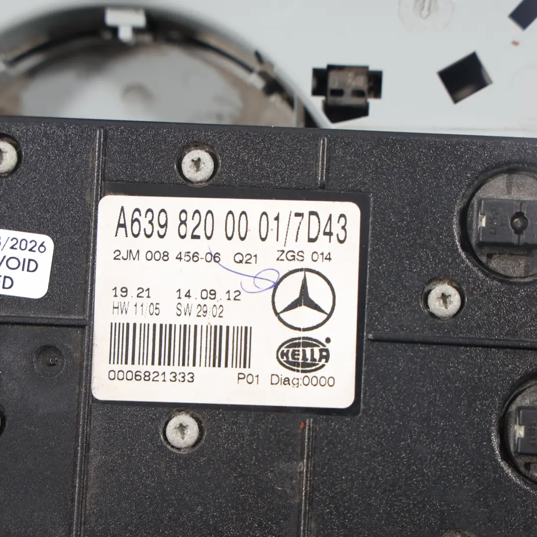 Mercedes W639 Lámpara Interior Techo Unidad Control - SKU A6398200001 - Número de pieza A6398200001