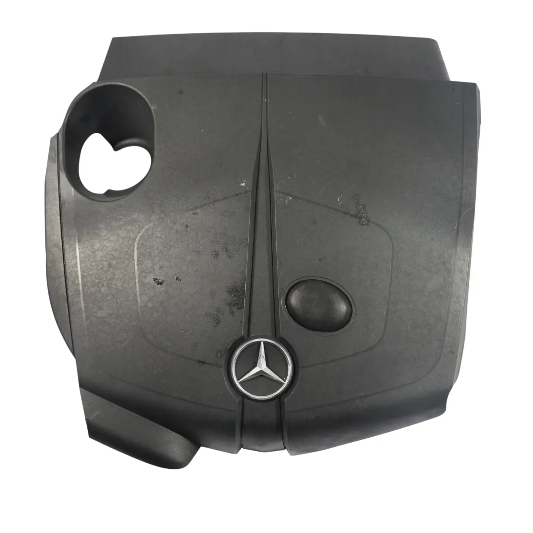 OM651 Diesel Motore Top Trim Coperchio per Mercedes W176 con numero di parte A6510109815 Mercedes W176 OM651 Diesel Motore Top Trim Coperchio - SKU A6510109815 - Numero di parte A6510109815