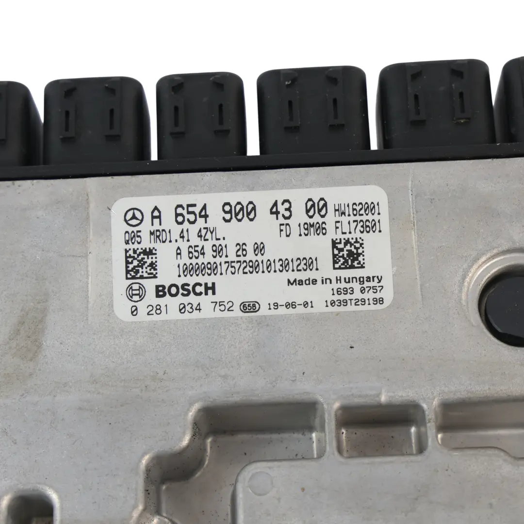 OM654.916 160HP Engine Control Module ECU Automatic to Mercedes W205 with Part number A6549004300 Mercedes W205 OM654.916 160HP Engine Control Module ECU Automatic - SKU A6549004300-1 - Part number A6549004300