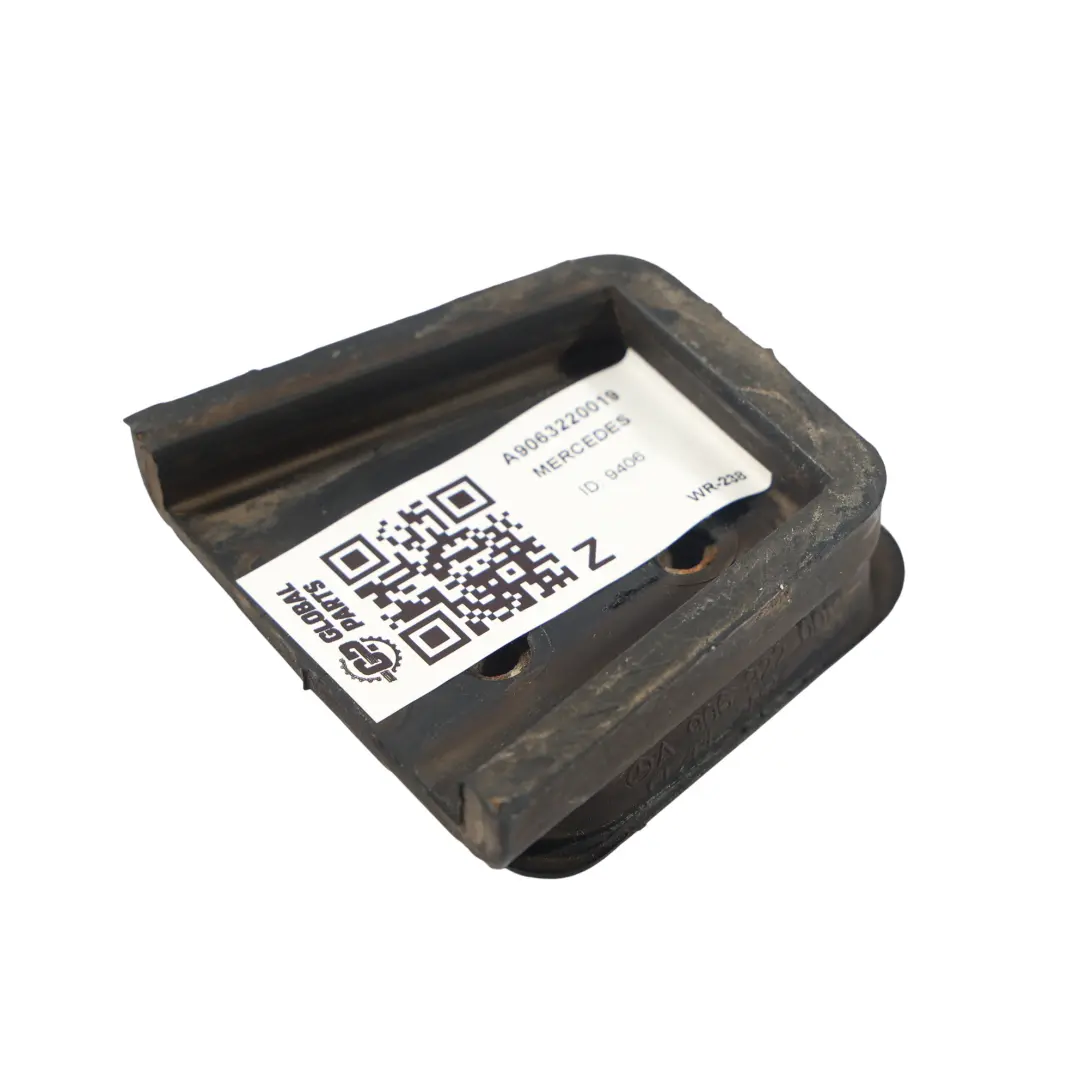 Mercedes Sprinter W907 Casquillo Muelle Ballesta Derecho - SKU A9063220019 - Número de pieza A9063220019