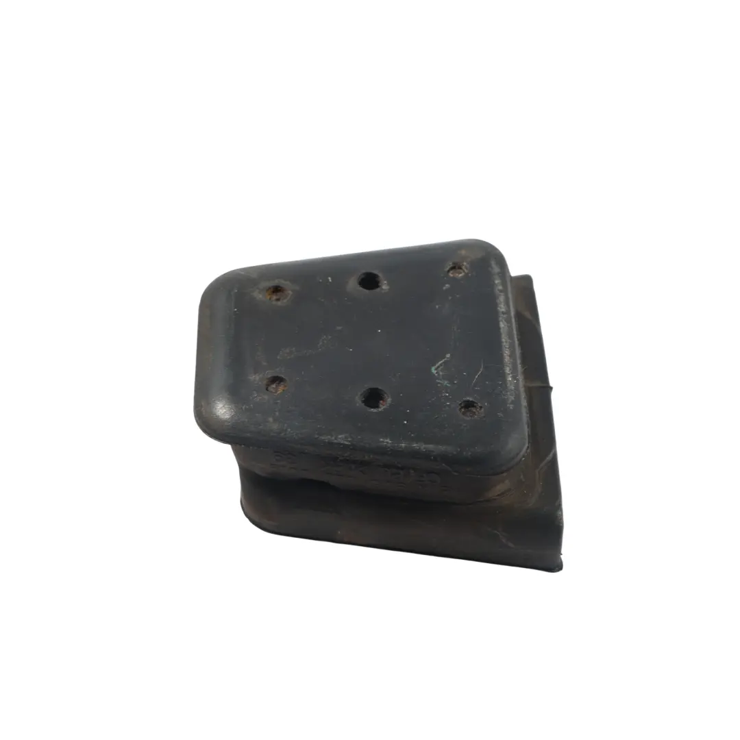 Mercedes W907 Blattfeder Buchse Lager Rechts - SKU A9063220019 - Teilenummer A9063220019