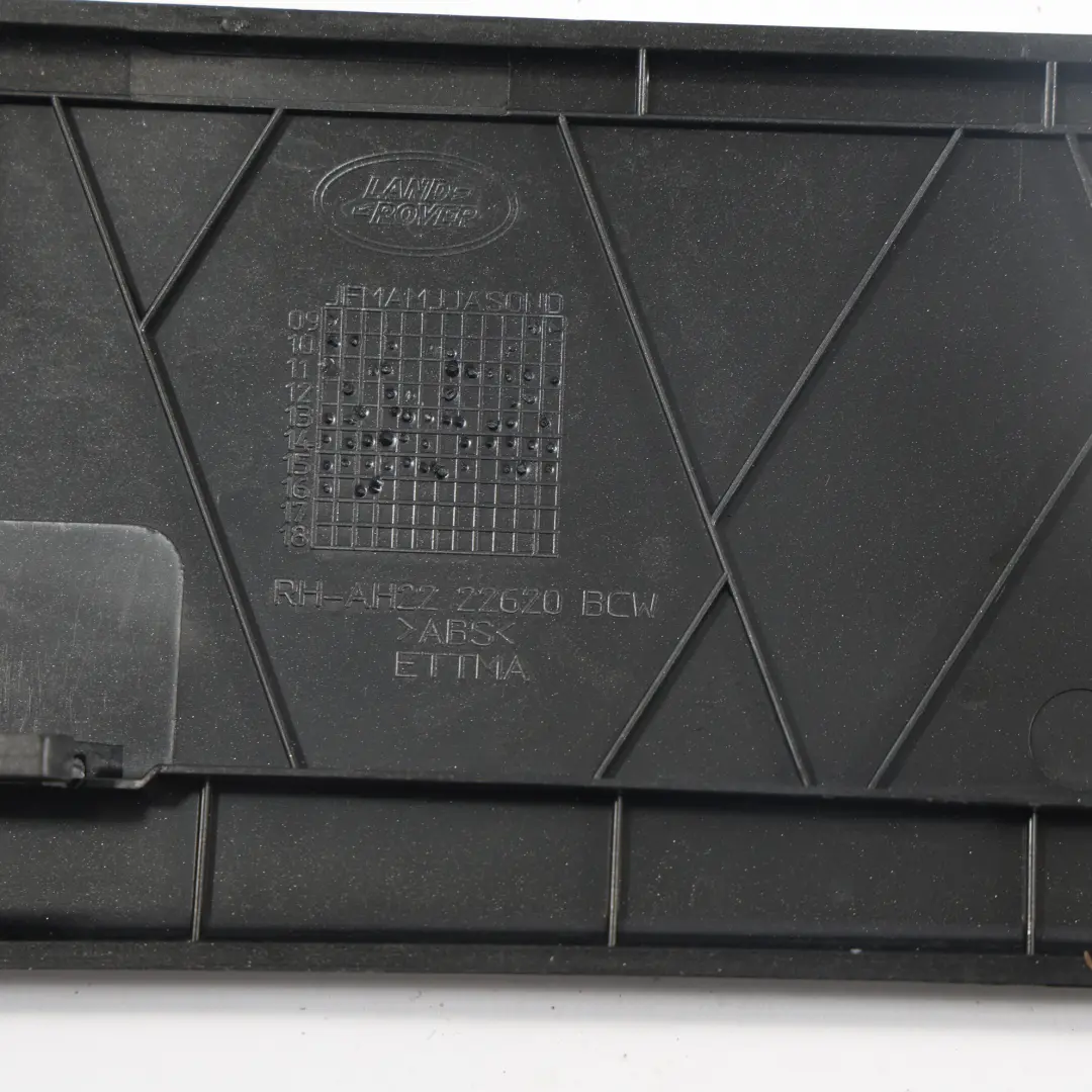 Türverkleidung Hinten Rechts für Land Rover Discovery 4 L319 mit Teilenummer AH22-22620-BCW Land Rover Discovery 4 L319 Türverkleidung Hinten Rechts - SKU AH22-22620-BCW - Teilenummer AH22-22620-BCW