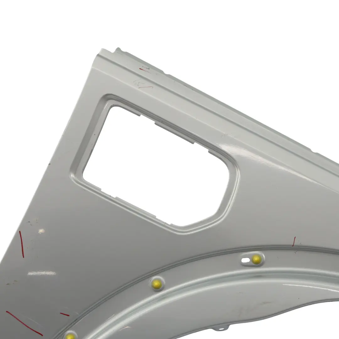 Panneau Aile Droite Garde-Boue Argent Zermatt 798 pour Land Rover Discovery 3 L319 à propos du numéro de pièce ASB780020 Land Rover Discovery 3 L319 Panneau Aile Droite Garde-Boue Argent Zermatt 798 - SKU ASB780020-ZSI - Numéro de pièce ASB780020