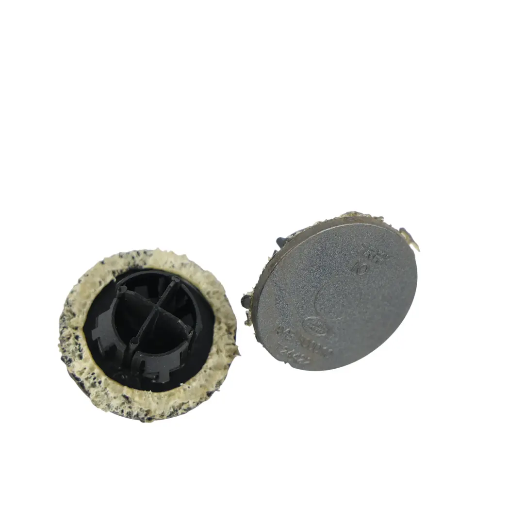Zestaw Zaślepek Słupka D x2 Czarne do Land Rover Discovery 4 L319 o numerze AYB500010 Land Rover Discovery 4 L319 Zestaw Zaślepek Słupka D x2 Czarne - SKU AYB500010 - Numer Części AYB500010