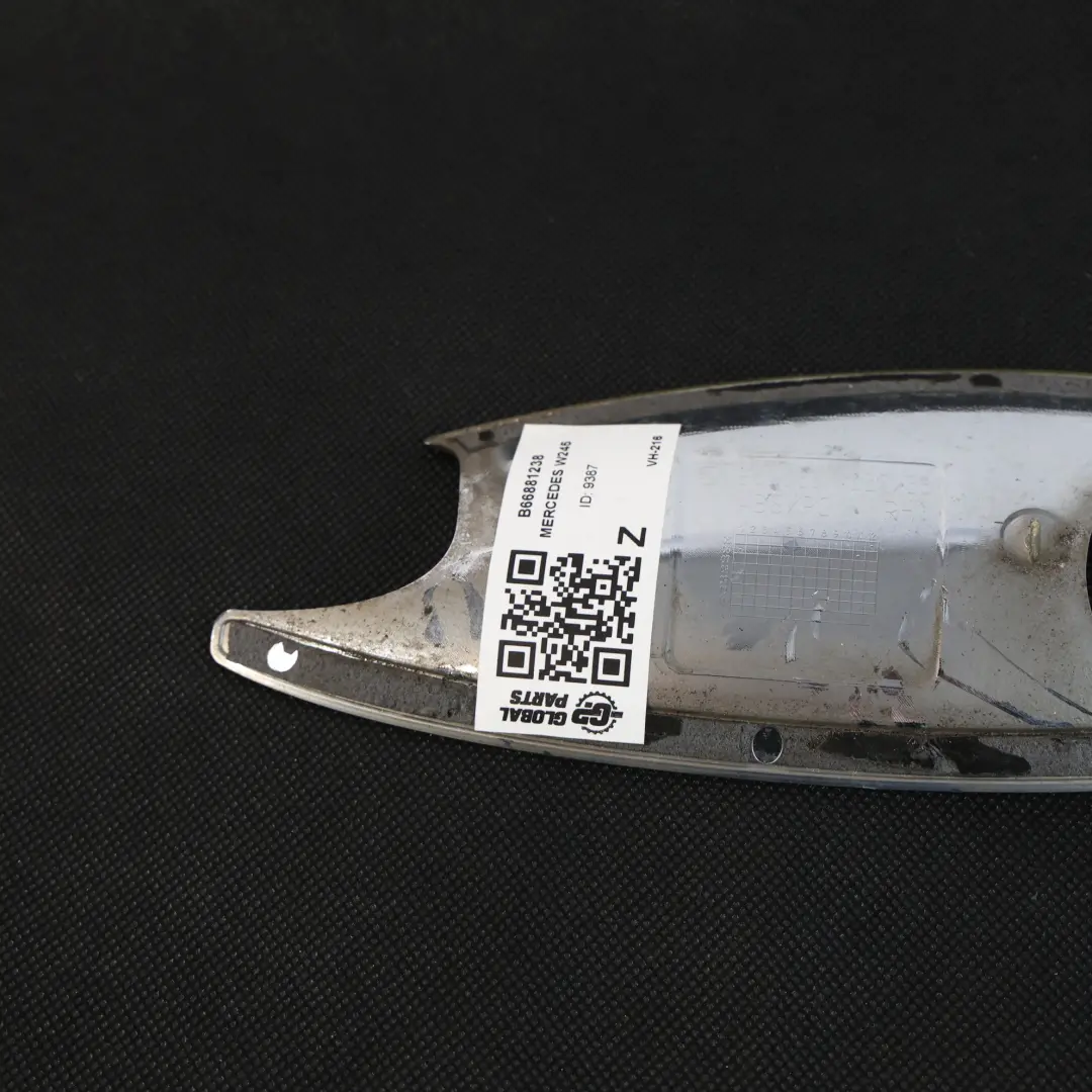 Maniglia Esterna Copertura Trim Cromato Destro per Mercedes W245 con numero di parte B66881238 Mercedes W245 Maniglia Esterna Copertura Trim Cromato Destro - SKU B66881238 - Numero di parte B66881238