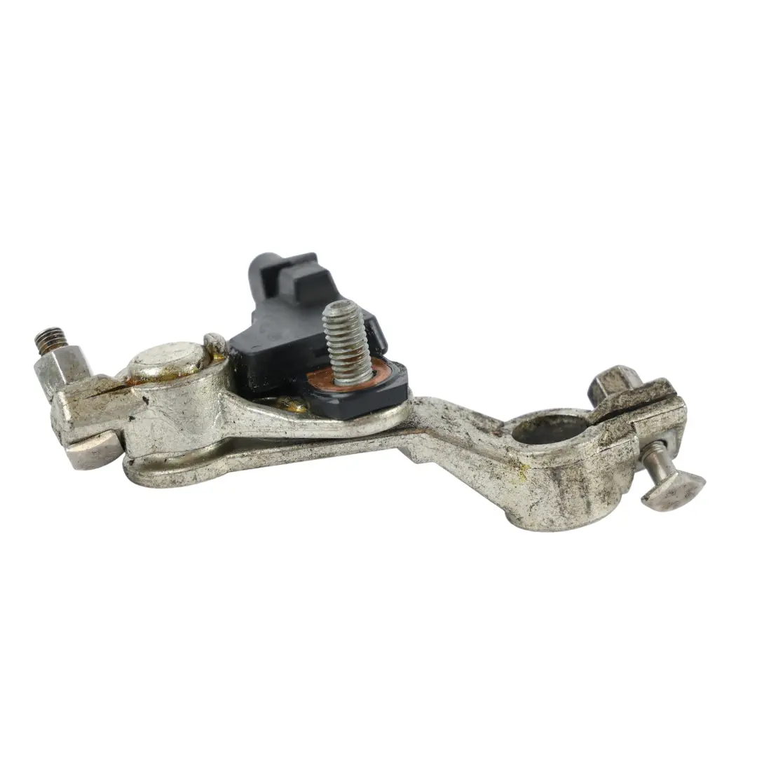 Negative Battery Terminal Mount to Land Rover Discovery 4 L319 with Part number BJ32-10C679-AE Land Rover Discovery 4 L319 Negative Battery Terminal Mount - SKU RHD-LR038721 - Part number BJ32-10C679-AE