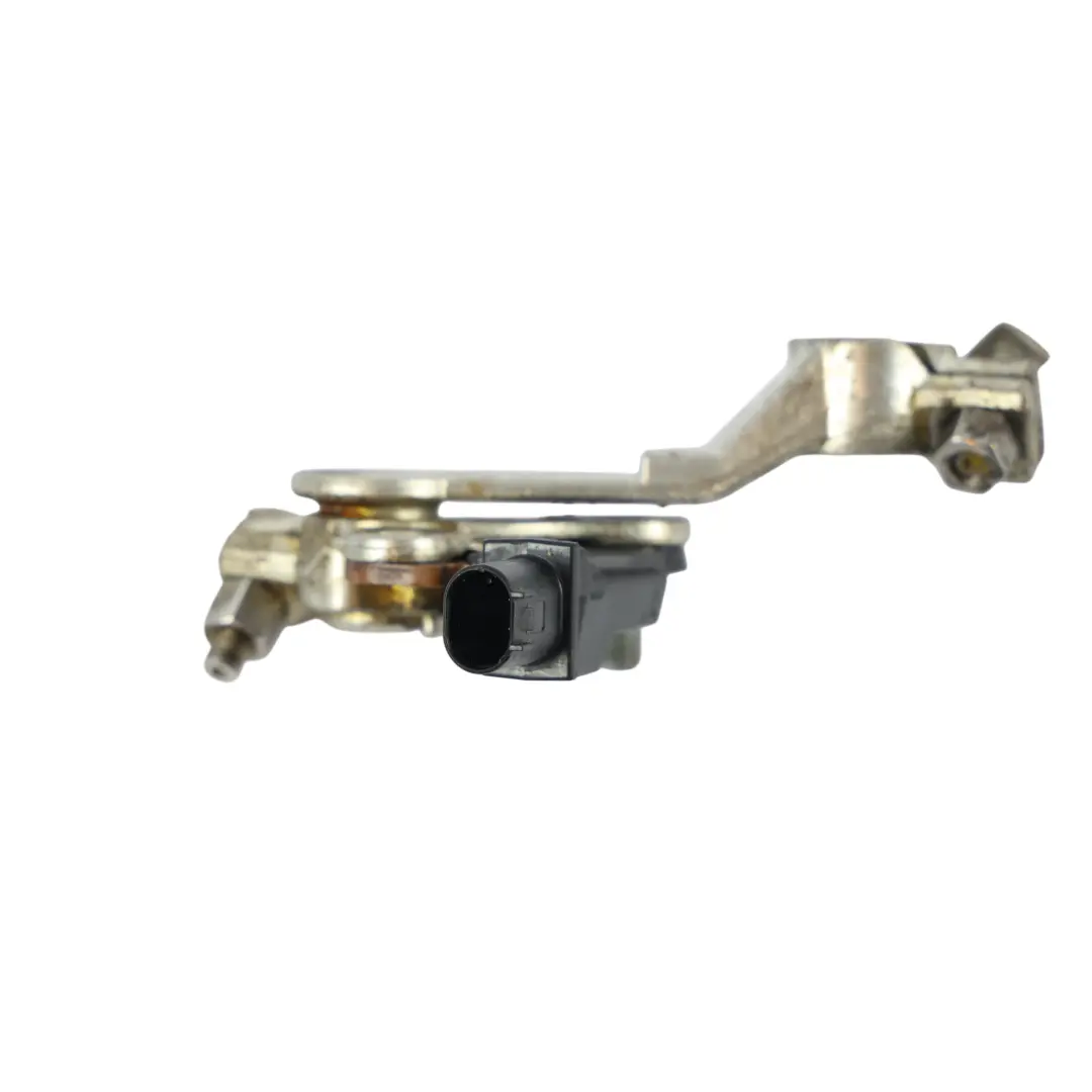 Negative Battery Terminal Mount to Land Rover Discovery 4 L319 with Part number BJ32-10C679-AE Land Rover Discovery 4 L319 Negative Battery Terminal Mount - SKU RHD-LR038721 - Part number BJ32-10C679-AE