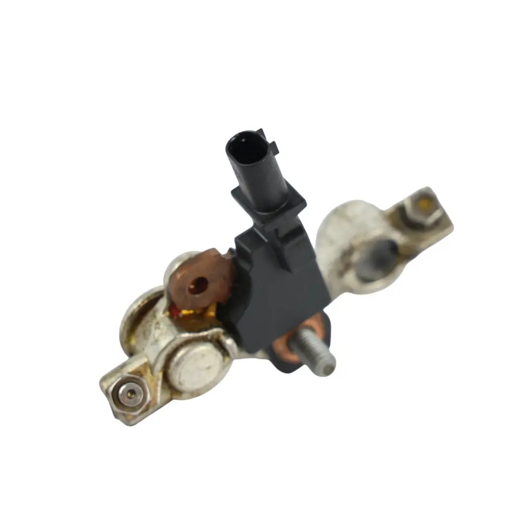 Negative Battery Terminal Mount to Land Rover Discovery 4 L319 with Part number BJ32-10C679-AE Land Rover Discovery 4 L319 Negative Battery Terminal Mount - SKU RHD-LR038721 - Part number BJ32-10C679-AE