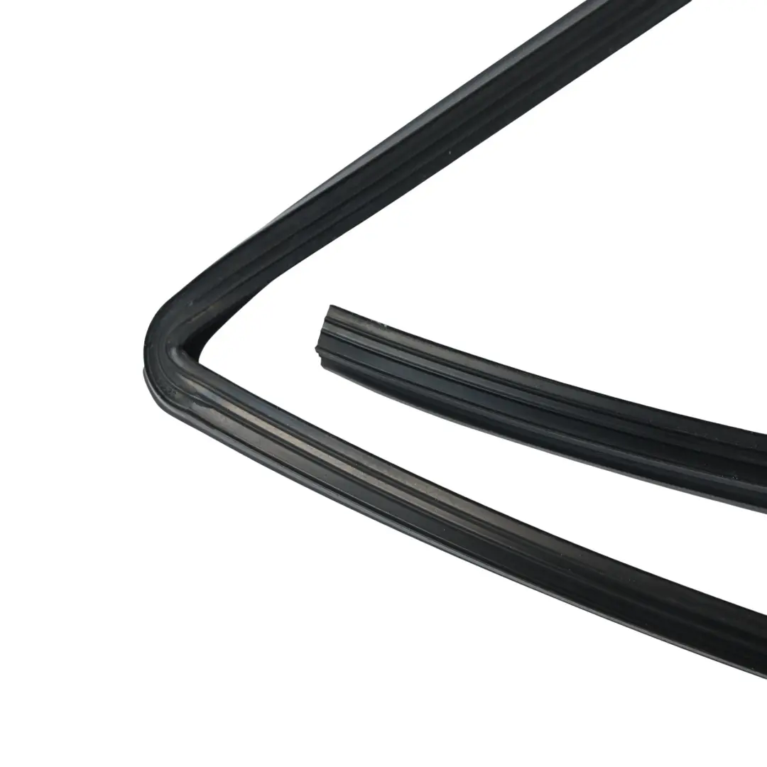 Joint Caoutchouc Vitre Porte Avant Gauche pour Land Rover Discovery 3 L319 à propos du numéro de pièce CFE000496 Land Rover Discovery 3 L319 Joint Caoutchouc Vitre Porte Avant Gauche - SKU CFE000496 - Numéro de pièce CFE000496