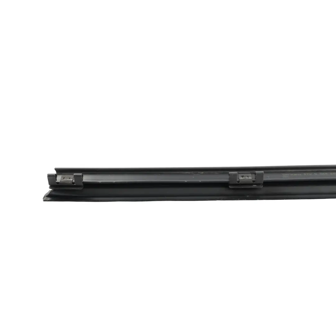 Baguette Étanchéité Vitre Porte Avant Droite L322 XH42-22290-AA pour Land Rover à propos du numéro de pièce CGE000240 Land Rover Baguette Étanchéité Vitre Porte Avant Droite L322 XH42-22290-AA - SKU CGE000240 - Numéro de pièce CGE000240