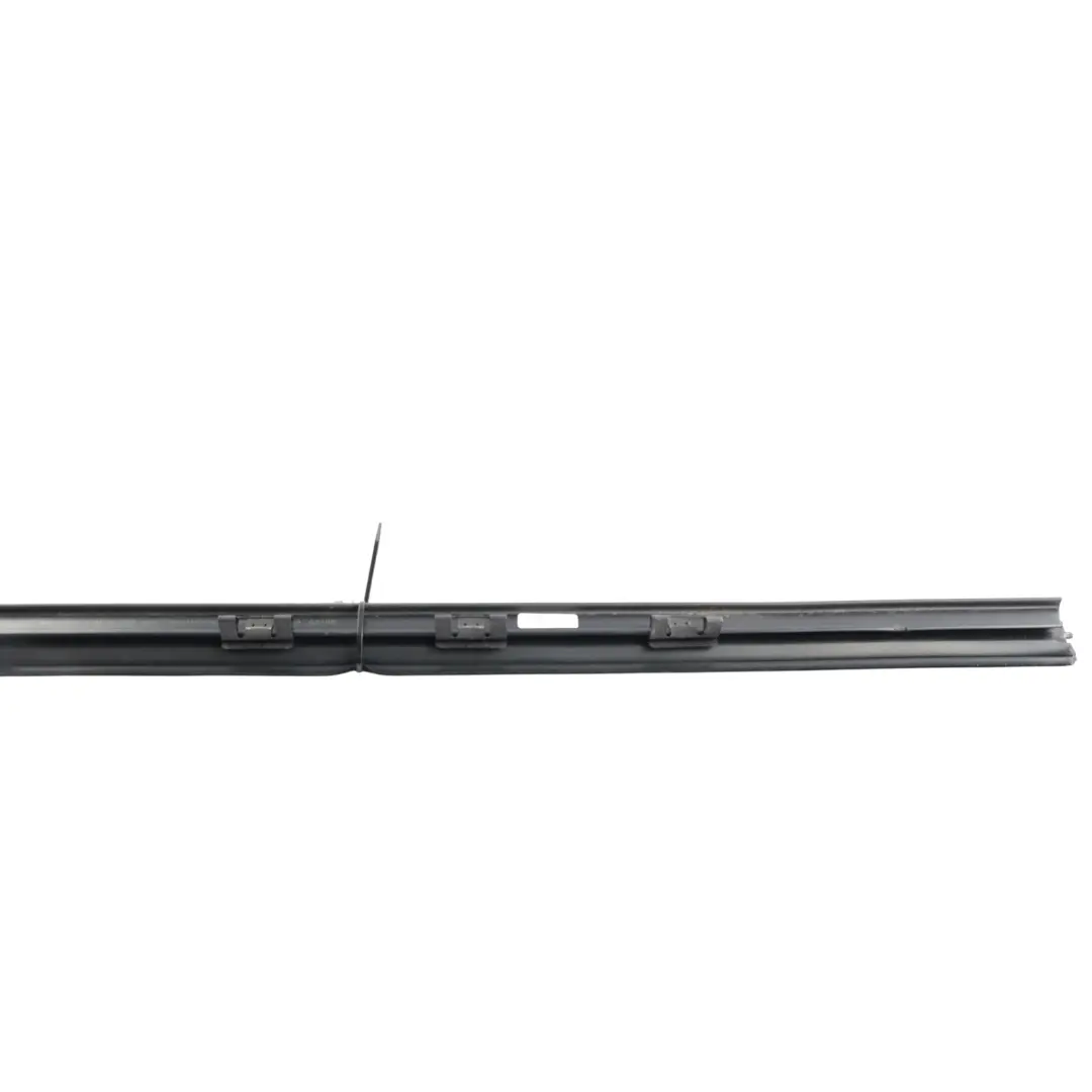 Baguette Étanchéité Vitre Porte Avant Droite L322 XH42-22290-AA pour Land Rover à propos du numéro de pièce CGE000240 Land Rover Baguette Étanchéité Vitre Porte Avant Droite L322 XH42-22290-AA - SKU CGE000240 - Numéro de pièce CGE000240