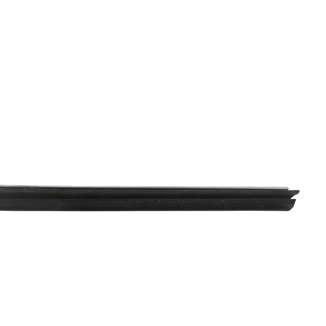 Moldura Junta Ventana Puerta Delantera Izquierda para Range Rover L322 con número de pieza CGE000250 Range Rover L322 Moldura Junta Ventana Puerta Delantera Izquierda - SKU CGE000250 - Número de pieza CGE000250