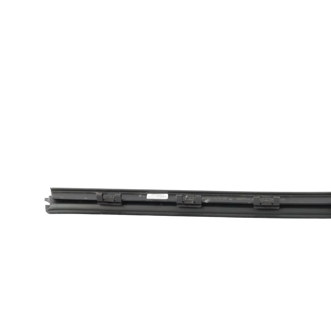 Joint Bande Vitre Porte Avant Gauche Intérieur pour Range Rover L322 à propos du numéro de pièce CGE000250 Range Rover L322 Joint Bande Vitre Porte Avant Gauche Intérieur - SKU CGE000250 - Numéro de pièce CGE000250