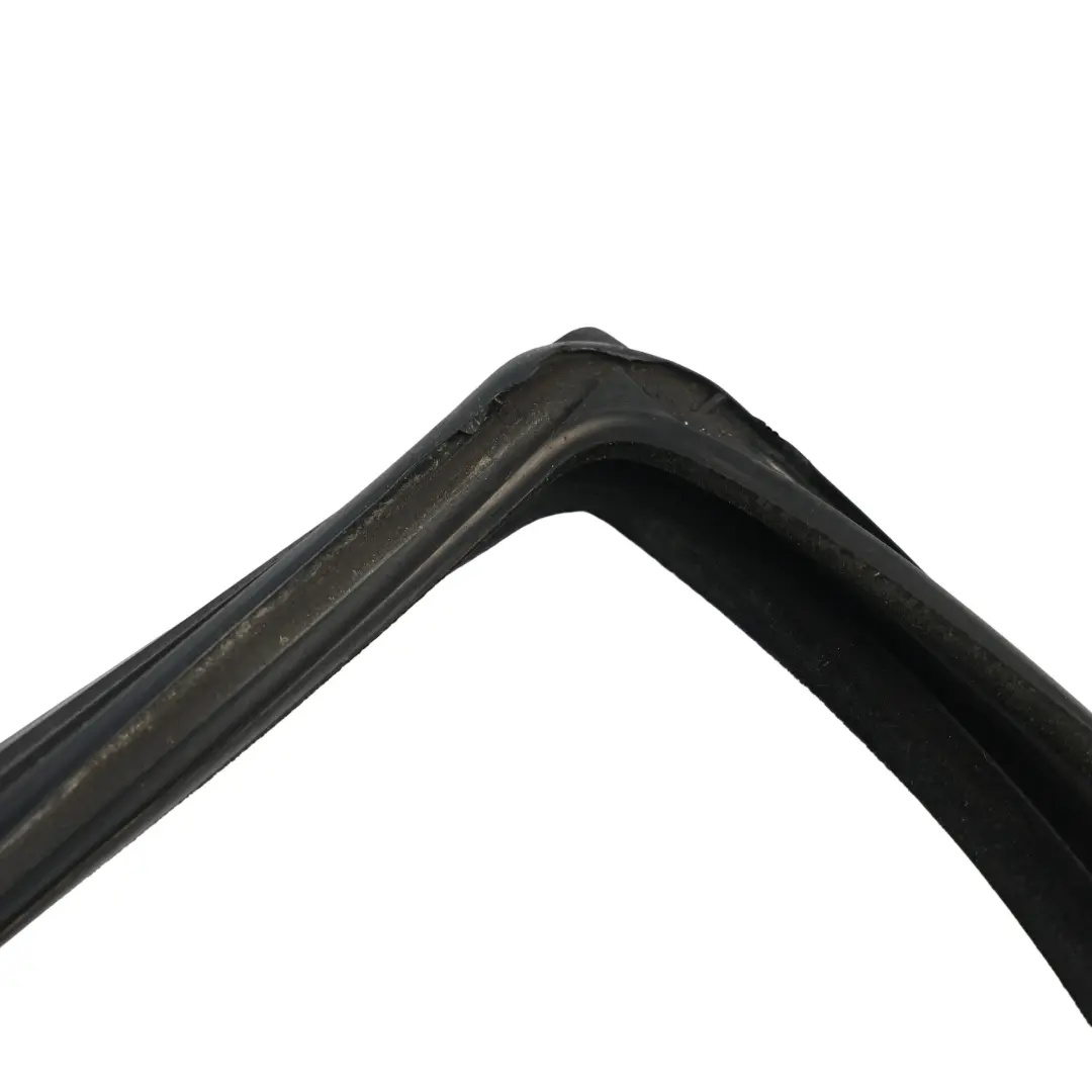 Joint Vitre Porte Arrière Gauche pour Land Rover Discovery 3 L319 à propos du numéro de pièce CGE000454 Land Rover Discovery 3 L319 Joint Vitre Porte Arrière Gauche - SKU CGE000454 - Numéro de pièce CGE000454