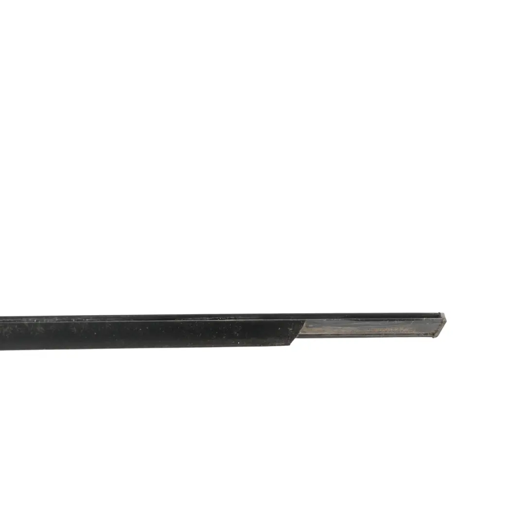 Joint Bande Vitre Porte Arrière Extérieur Droit pour Range Rover L322 à propos du numéro de pièce CGE000642 Range Rover L322 Joint Bande Vitre Porte Arrière Extérieur Droit - SKU CGE000642 - Numéro de pièce CGE000642