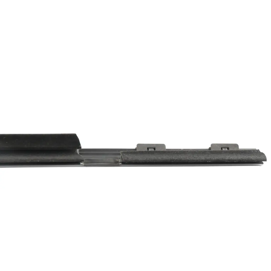 Joint Bande Étanchéité Vitre Porte Arrière Droit pour Range Rover L322 à propos du numéro de pièce CGE000800 Range Rover L322 Joint Bande Étanchéité Vitre Porte Arrière Droit - SKU CGE000800 - Numéro de pièce CGE000800