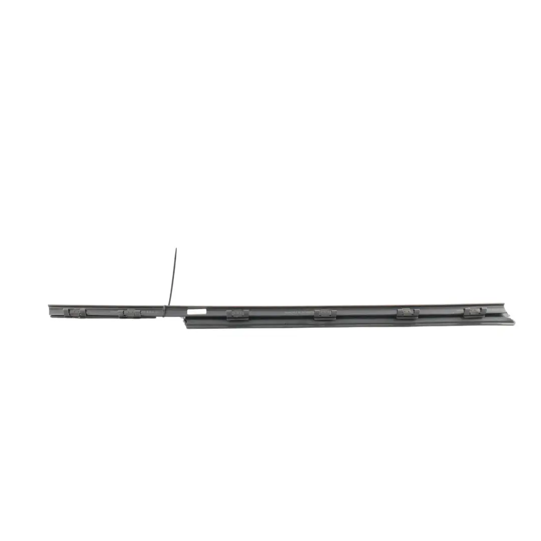 Joint Bande Vitre Porte Arrière Intérieur Gauche pour Range Rover L322 à propos du numéro de pièce CGE000810 Range Rover L322 Joint Bande Vitre Porte Arrière Intérieur Gauche - SKU CGE000810 - Numéro de pièce CGE000810