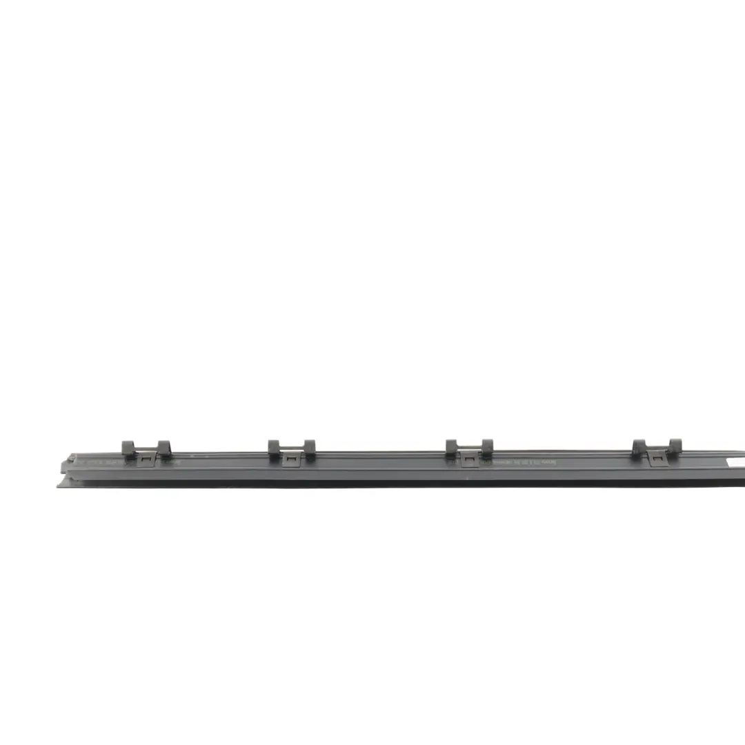 Joint Bande Vitre Porte Arrière Intérieur Gauche pour Range Rover L322 à propos du numéro de pièce CGE000810 Range Rover L322 Joint Bande Vitre Porte Arrière Intérieur Gauche - SKU CGE000810 - Numéro de pièce CGE000810