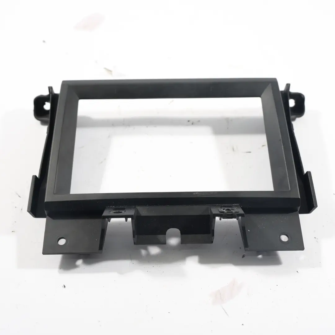 Ramka Wyświetlacza Nawigacji do Land Rover Discovery 4 L319 o numerze CH22-044H94-AAW Land Rover Discovery 4 L319 Ramka Wyświetlacza Nawigacji - SKU CH22-044H94-AAW - Numer Części CH22-044H94-AAW