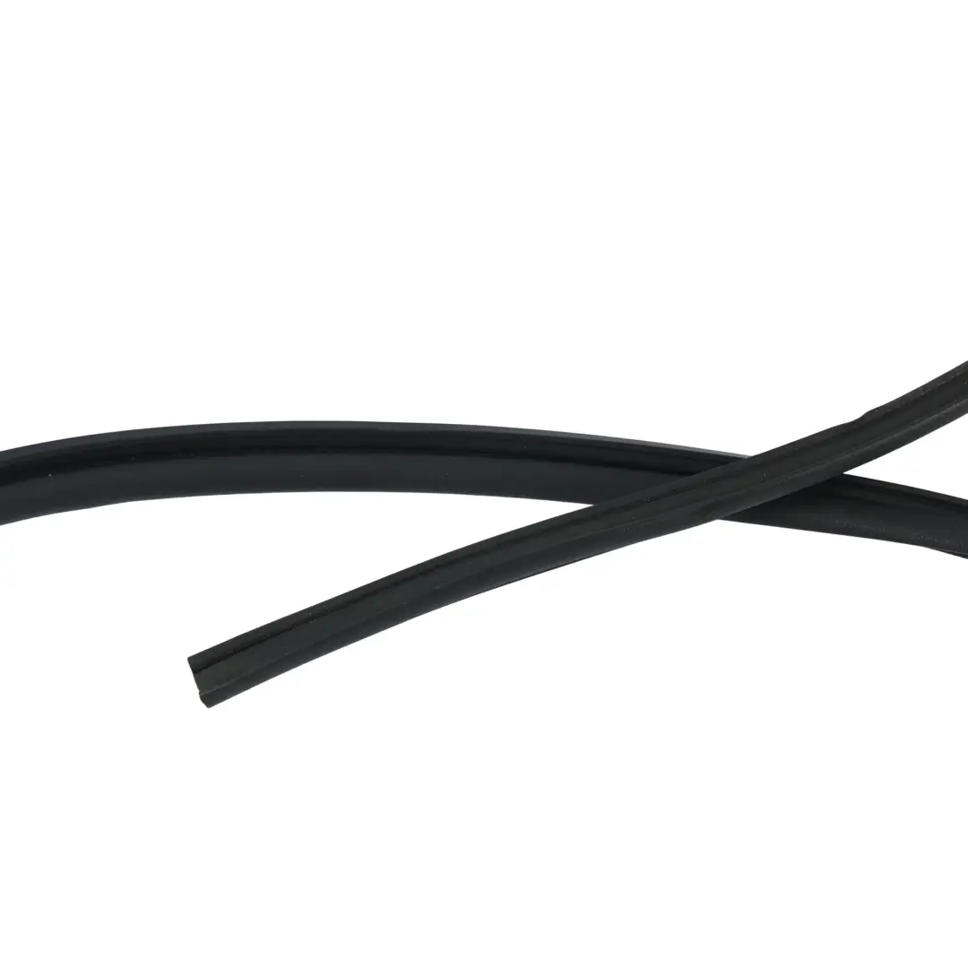 Land Rover Discovery 3 L319 Window Seal Rubber Gasket Front Right O/S - SKU CHE50006 - Part number CHE50006