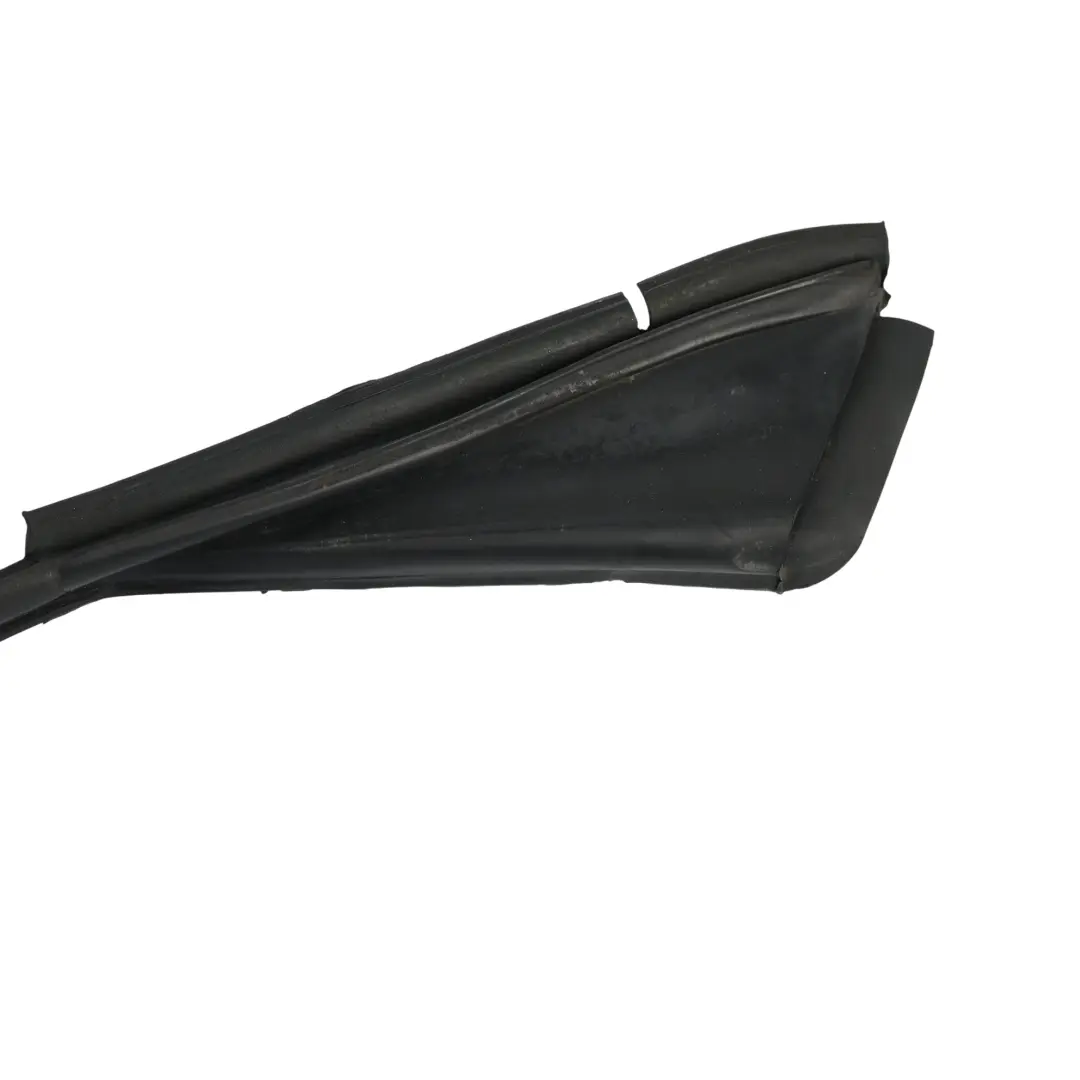 Uszczelka Szyby Gumowa Przednia Prawa do Land Rover Discovery 3 L319 o numerze CHE50006 Land Rover Discovery 3 L319 Uszczelka Szyby Gumowa Przednia Prawa - SKU CHE50006 - Numer Części CHE50006